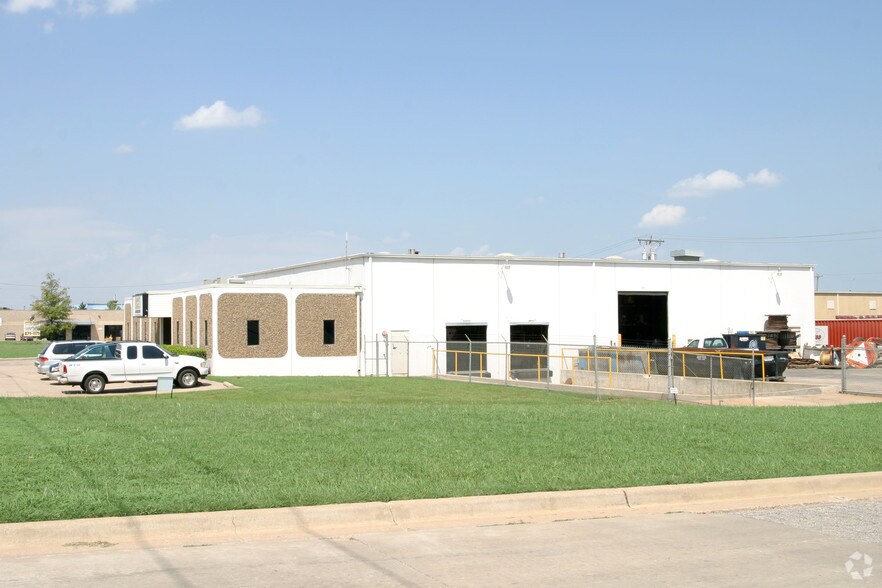 More Photos Of 3600 S Council Rd, Oklahoma City Manufacturing For Lease