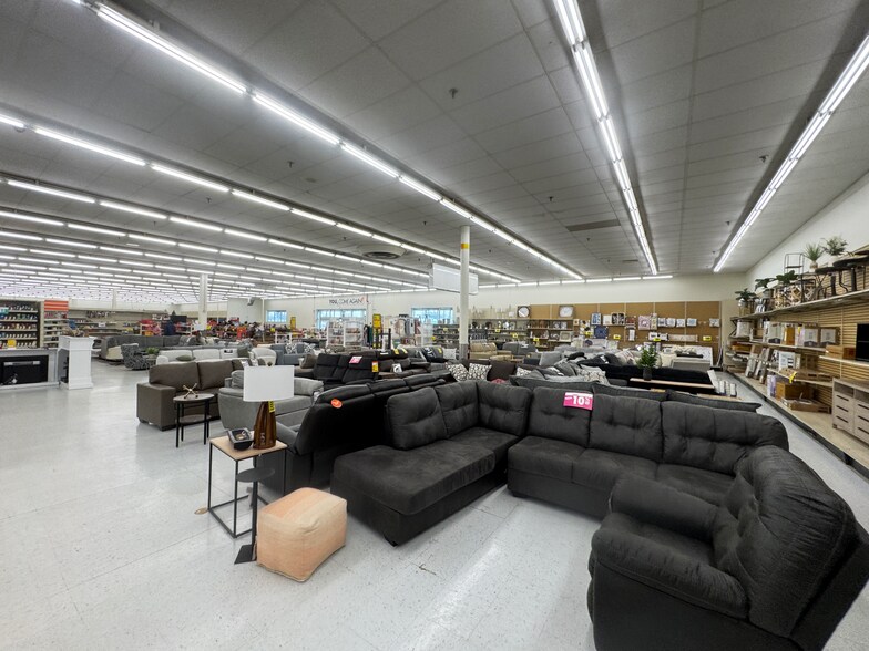 More Photos Of 644 W Market St, Tiffin Freestanding For Sale