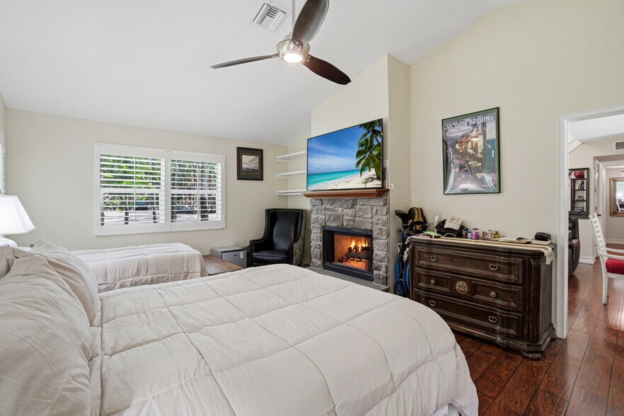 More Photos Of 4120 3rd Ave NW, Naples Apartments For Sale