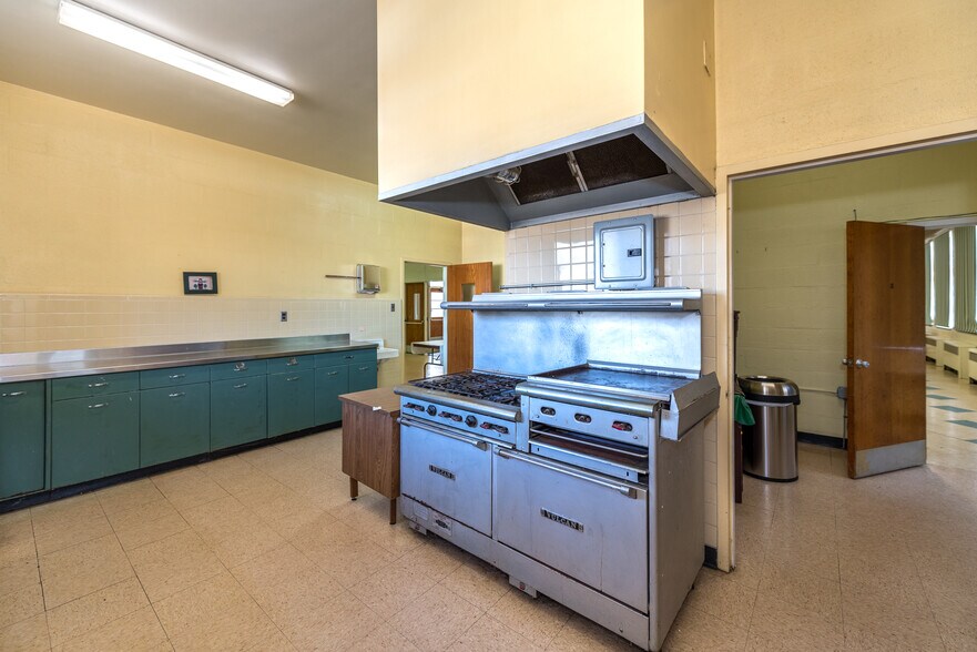 More Photos Of 1307 Lakeside Ave, Richmond Specialty For Sale