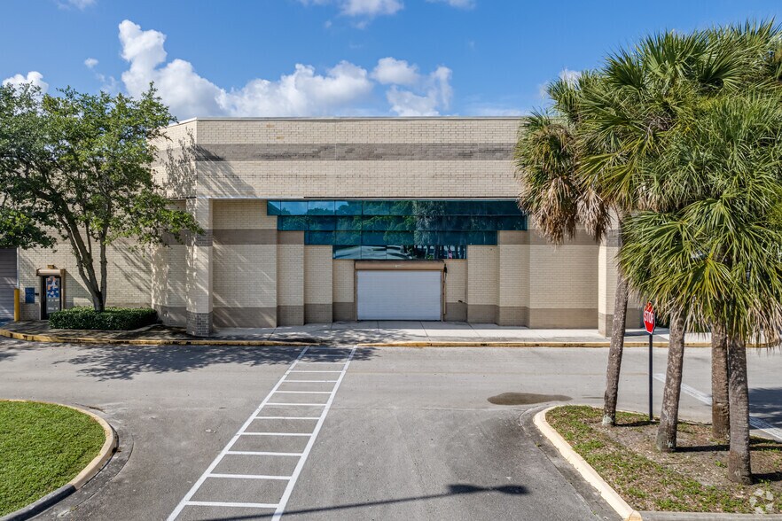 More Photos Of 9565 W Atlantic Blvd, Coral Springs Department Store For Lease