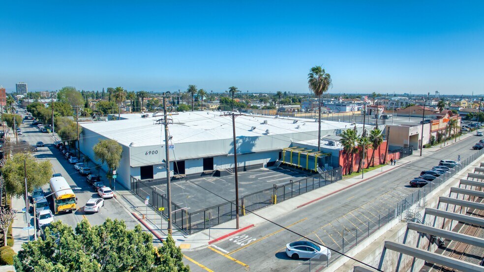 More Photos Of 6900 S Alameda St, Huntington Park Warehouse For Sale