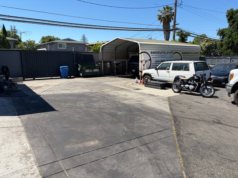 More Photos Of 2216 Sutterville Rd, Sacramento Auto Dealership For Lease