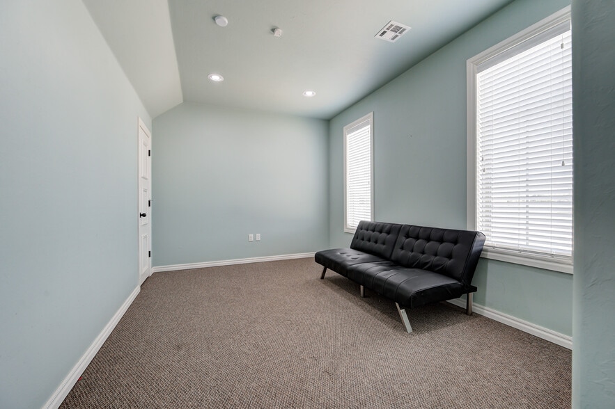 More Photos Of 450 E Main St, Yukon Religious Facility For Sale