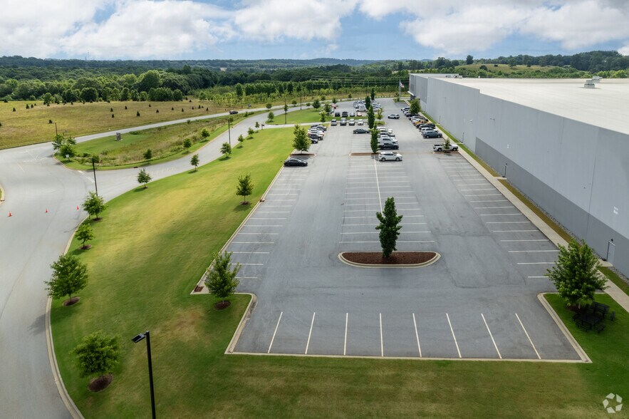 More Photos Of 578 Robinson Rd, Greer Distribution For Lease