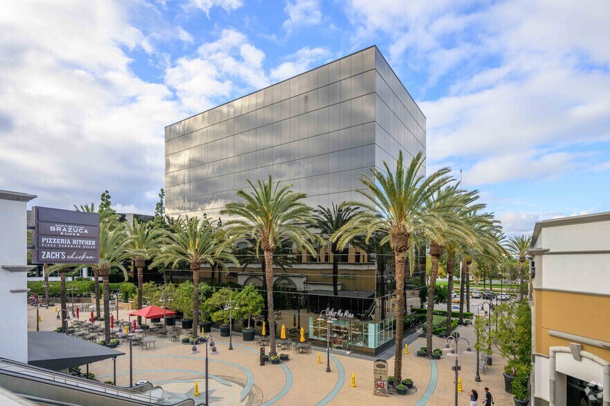 More Photos Of 949 S Coast Dr, Costa Mesa Office For Lease