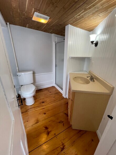 More Photos Of 3 Portsmouth Ave, Exeter General Retail For Lease