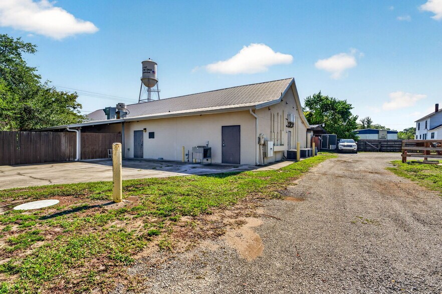 More Photos Of 32750 Pennsylvania Ave, San Antonio General Retail For Sale