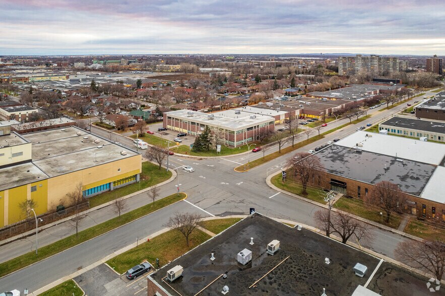 More Photos Of 310-400 Boul Montpellier, Montréal Industrial For Sale