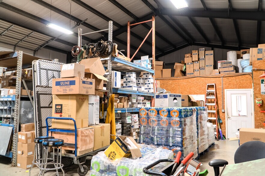 More Photos Of 945 Huser Blvd, Schulenburg Industrial For Lease