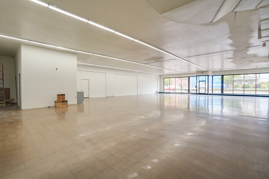 More Photos Of 1752-1776 S High St, Columbus Freestanding For Sale