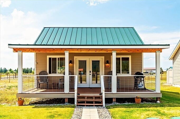 Primary Photo Of 125 Firehall Ln, Columbia Falls Hotel For Sale