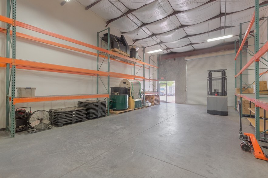 More Photos Of 1220 Biscayne Blvd, Deland Warehouse For Lease