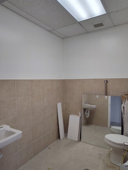 More Photos Of 6825 Richmond Hwy, Alexandria Freestanding For Sale