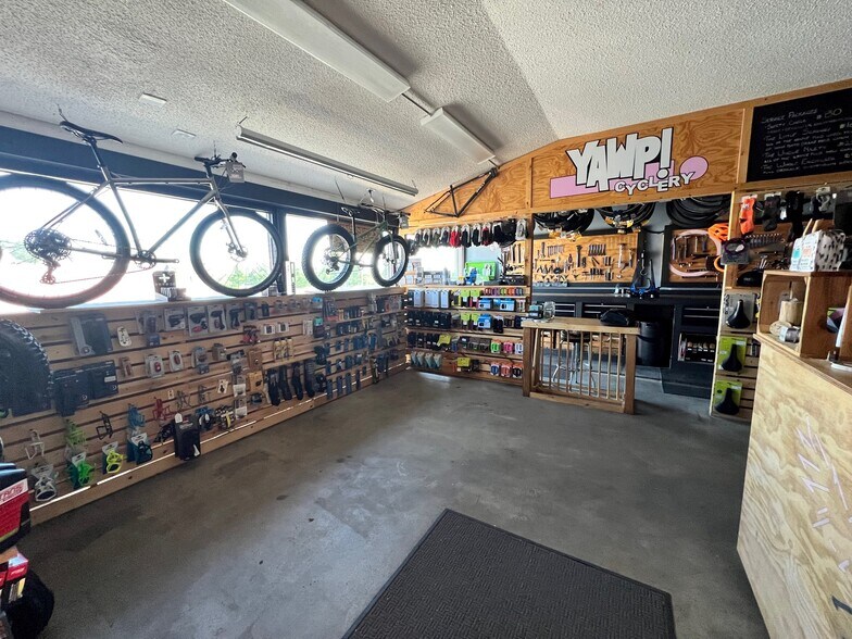 More Photos Of 2521 Sheridan Blvd, Edgewater General Retail For Lease