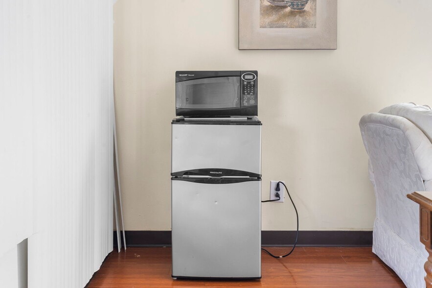 More Photos Of 1325 W Highway 76, Branson Hotel For Sale