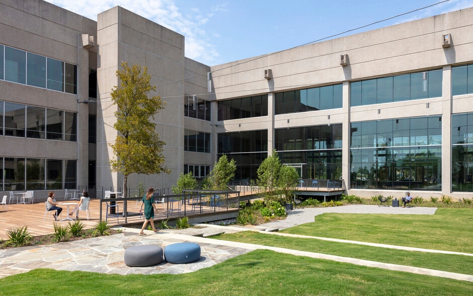 More Photos Of 901 W Walnut Hill Ln, Irving Office For Lease