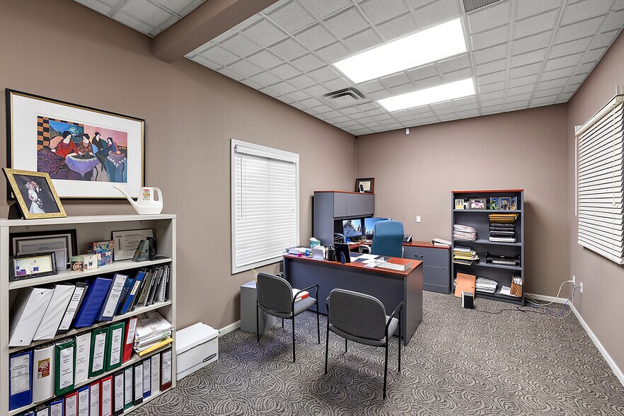 More Photos Of 16955-16957 18 Mile Rd, Clinton Township Office For Lease