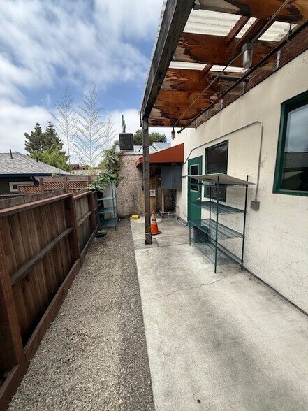 More Photos Of 3770 Piedmont Ave, Oakland Restaurant For Lease