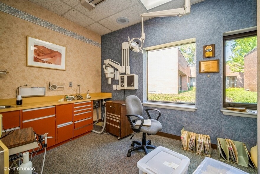 More Photos Of 666 Dundee Rd, Northbrook Medical For Lease