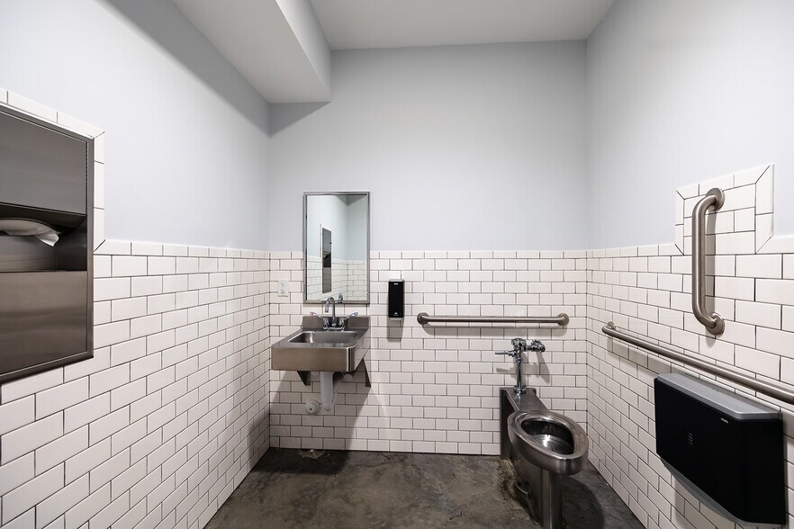 More Photos Of 110 Greenfield St, Wilmington General Retail For Sale