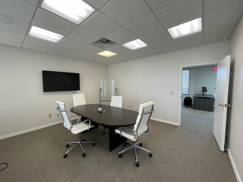More Photos Of 2215 3rd St S, Jacksonville Beach Office For Lease