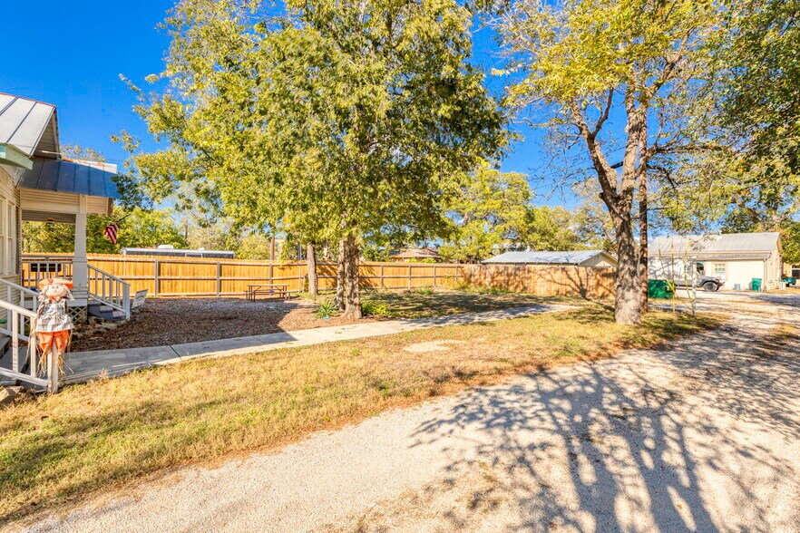 More Photos Of 322 S Main St, Boerne General Retail For Sale