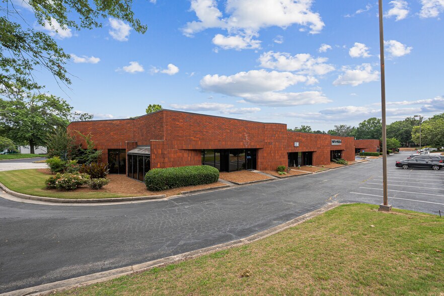 More Photos Of 2046 W Park Pl, Stone Mountain Unknown For Lease