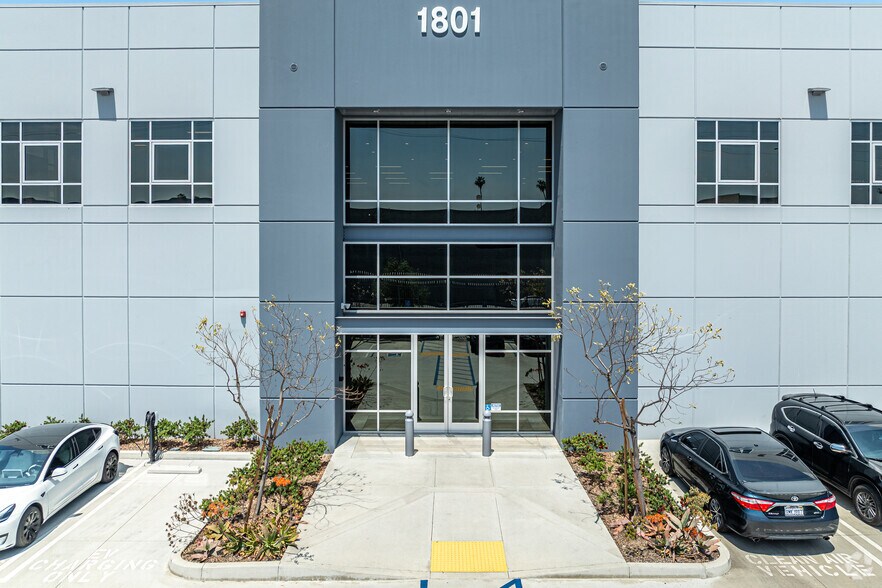 More Photos Of 1801 E 41st St, Vernon Industrial For Lease