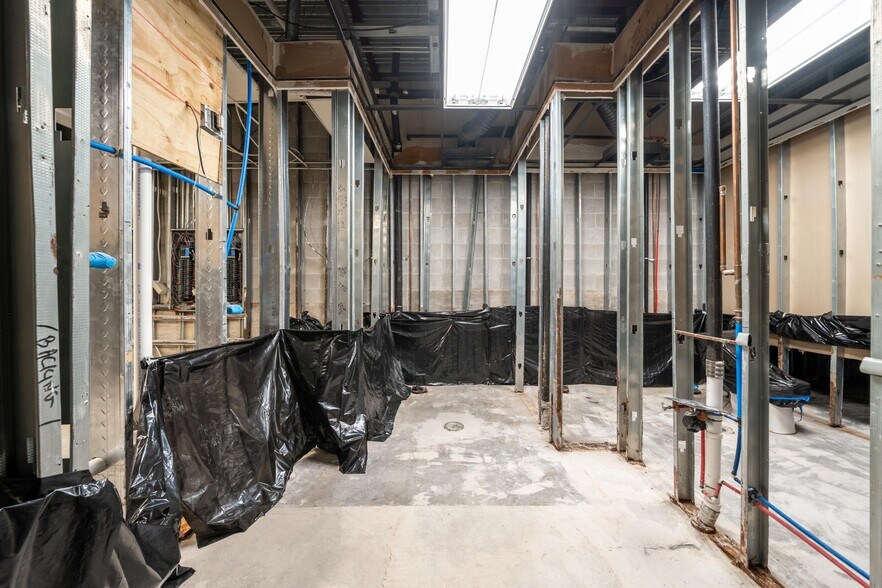 More Photos Of 2221 W Walnut St, Rogers Restaurant For Sale