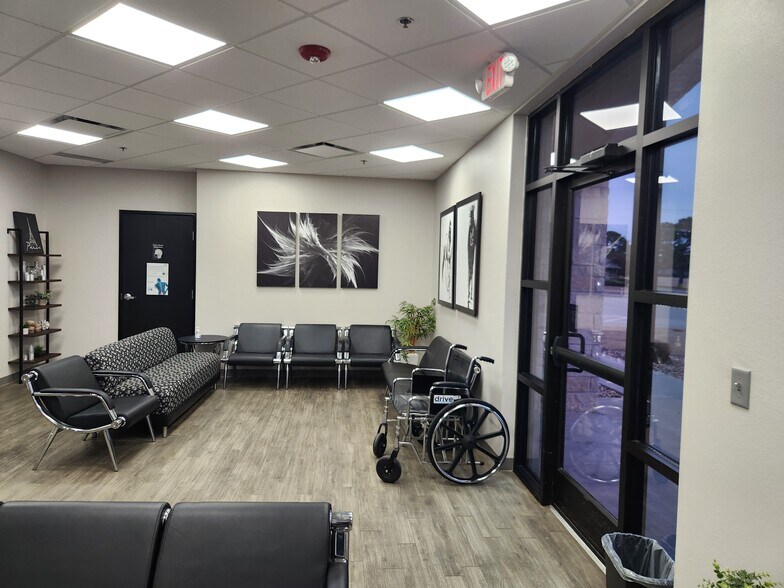 More Photos Of 2895 Lewis Ln, Paris Medical For Sale