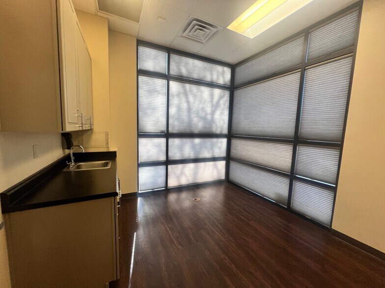 More Photos Of 10750 W McDowell Rd, Avondale Medical For Lease