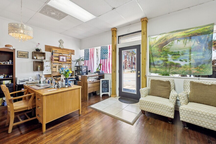 More Photos Of 220 Public Sq, Lafayette General Retail For Sale