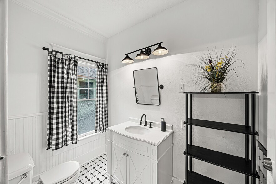 More Photos Of 1723 25th St, Galveston Hospitality For Sale