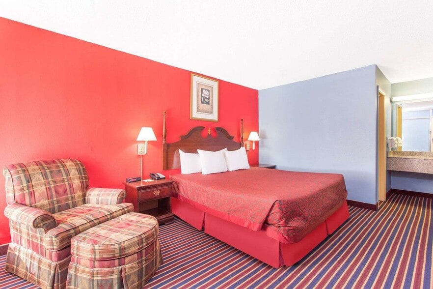 More Photos Of 422 W Oglethorpe Blvd, Albany Hotel For Sale