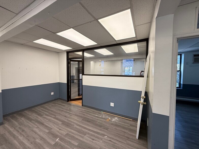 More Photos Of 8220 Roosevelt Ave, Jackson Heights General Retail For Lease