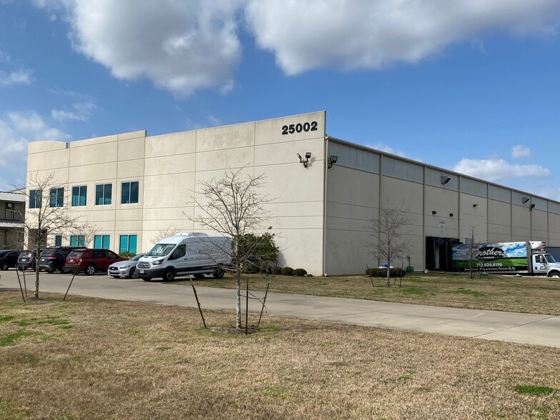 More Photos Of 25002 Clay Rd, Katy Warehouse For Lease