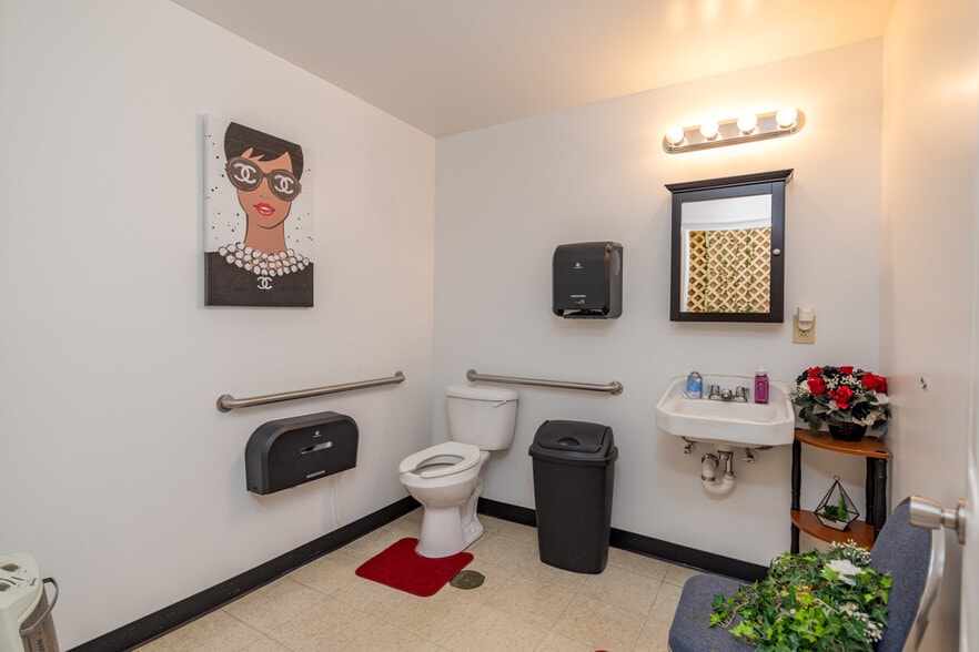 More Photos Of 401 Halifax St, Emporia Office For Sale