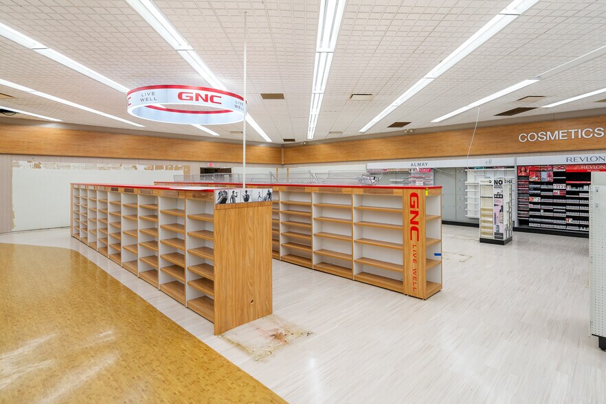 More Photos Of 195 M 66 N, Charlevoix Drugstore For Sale