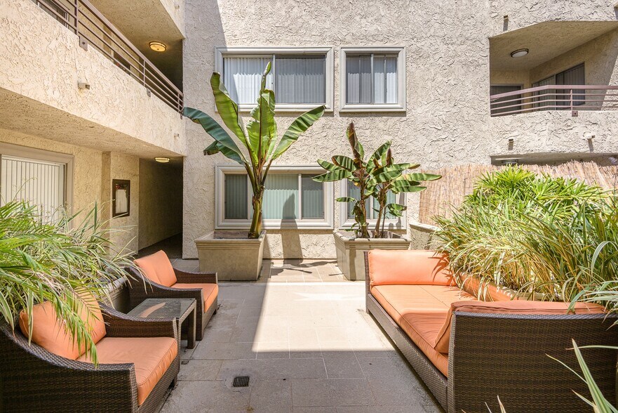 More Photos Of 7230 Franklin Ave, Los Angeles Apartments For Sale