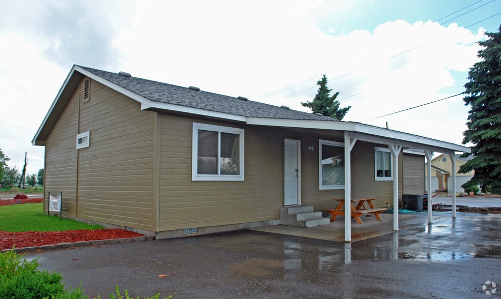 More Photos Of 725 SW 8th St, Fruitland Office For Sale