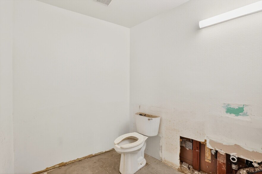 More Photos Of 5411 Valley Blvd, Los Angeles Warehouse For Lease