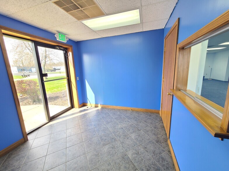 More Photos Of 7007 Trafalgar St, Fort Wayne Light Manufacturing For Sale