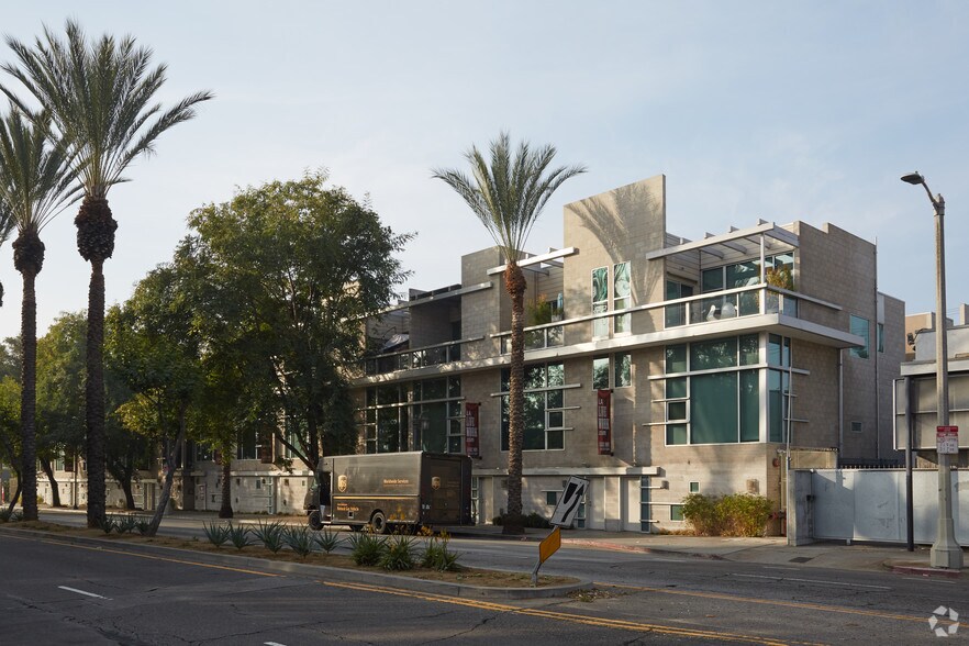 More Photos Of 717 N Highland Ave, Los Angeles Flex For Sale
