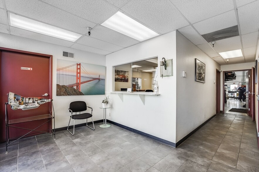 More Photos Of 1305-1331 Rollins Rd, Burlingame Warehouse For Lease