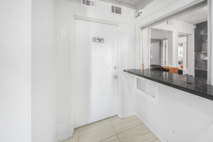 More Photos Of 7030 Bretshire Dr, Houston Medical For Sale
