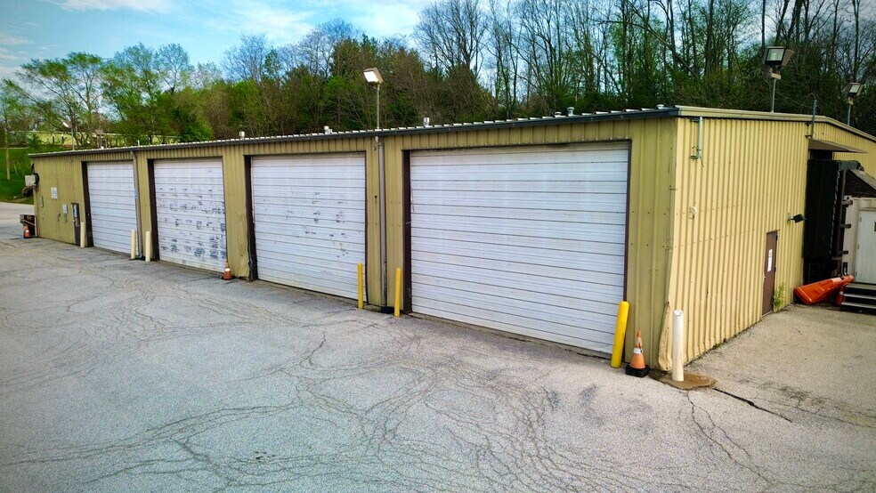 More Photos Of 823 E Morton Ave, Jacksonville Industrial For Lease
