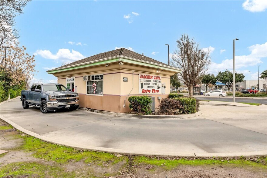 More Photos Of 1720 E Noble Ave, Visalia Fast Food For Sale