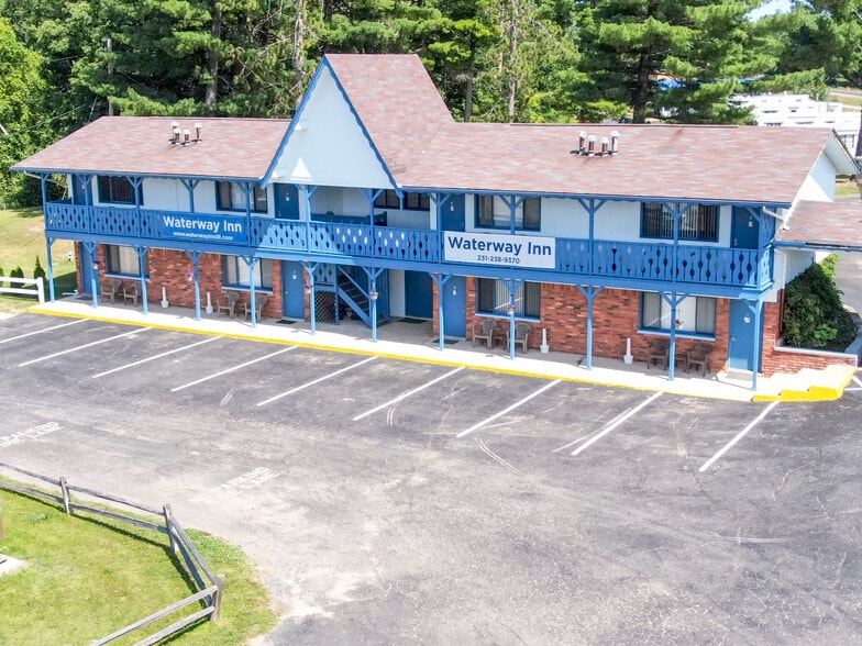 More Photos Of 6100 M-68 Hwy, Indian River Hotel For Sale