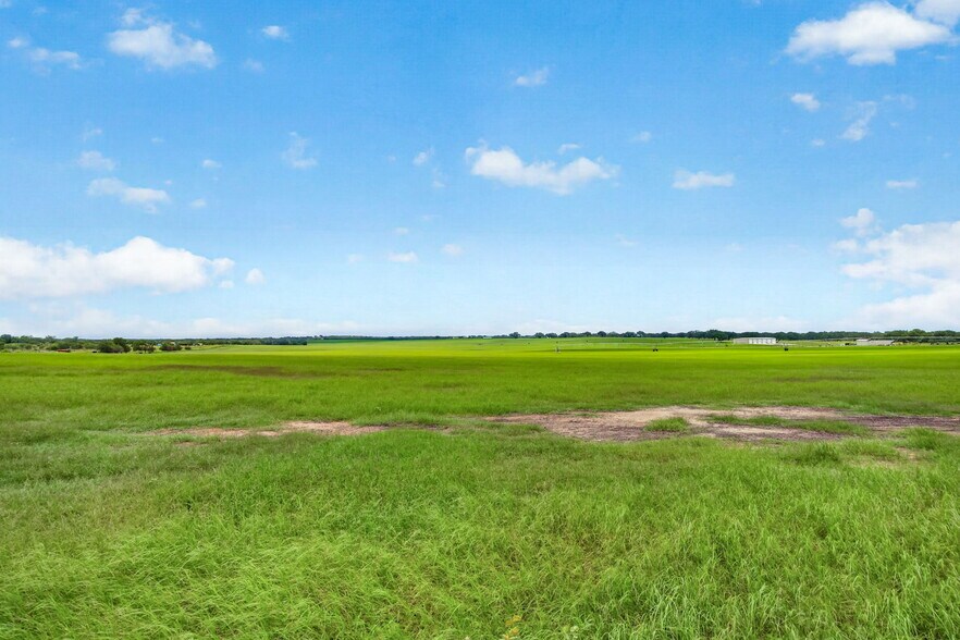 More Photos Of 4044 W FM 476, Poteet Flex For Sale